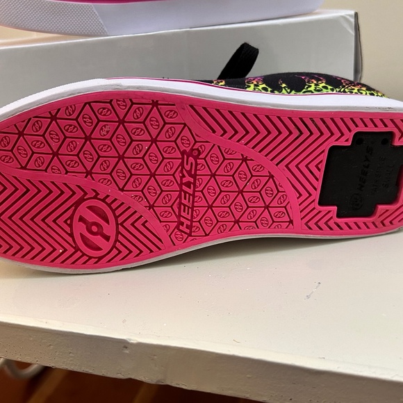 Heelys Pro 20 Rainbow Cheetah Print Big Kids Size 5 - Picture 9 of 10